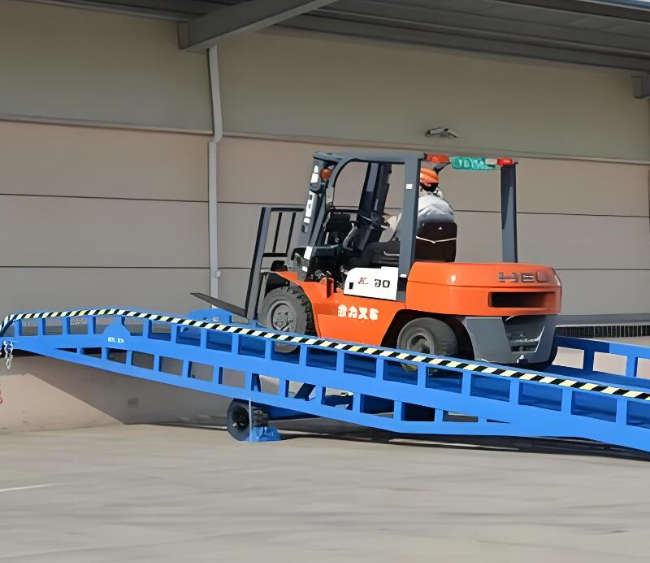 美溪移动式卸货平台（叉车用）
